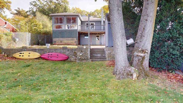 41 Lakeshore Dr, Bellingham, MA 02019