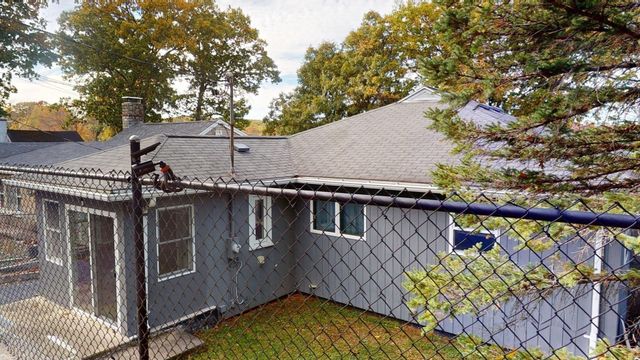 41 Lakeshore Dr, Bellingham, MA 02019