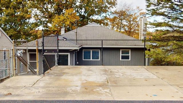 41 Lakeshore Dr, Bellingham, MA 02019