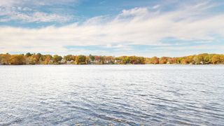 41 Lakeshore Dr, Bellingham, MA 02019