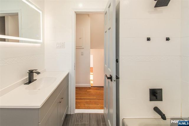 149 Village Circle West, Paramus, NJ 07652