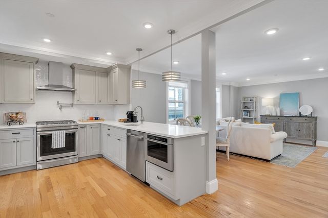 18 Tufts St 4, Cambridge, MA 02139