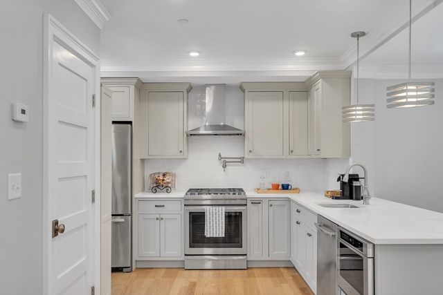 18 Tufts St 4, Cambridge, MA 02139