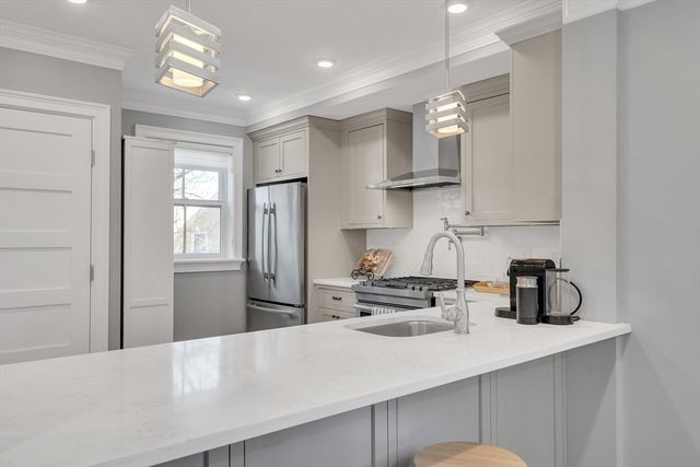 18 Tufts St 4, Cambridge, MA 02139