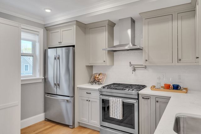 18 Tufts St 4, Cambridge, MA 02139