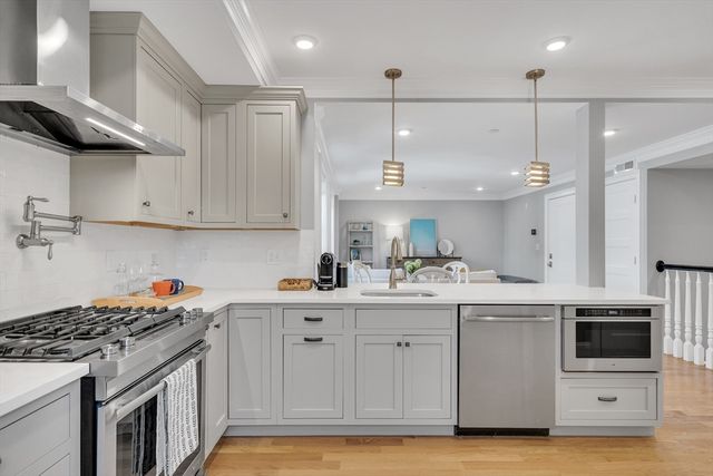 18 Tufts St 4, Cambridge, MA 02139