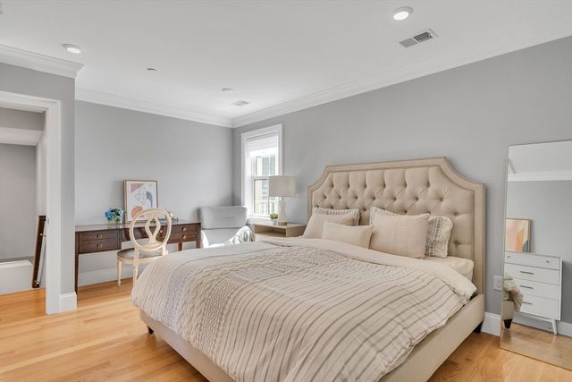 18 Tufts St 4, Cambridge, MA 02139