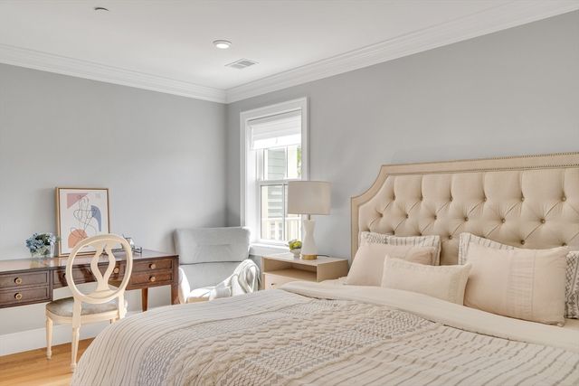 18 Tufts St 4, Cambridge, MA 02139