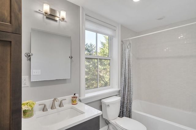 18 Tufts St 4, Cambridge, MA 02139