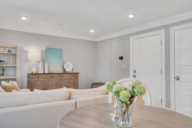 18 Tufts St 4, Cambridge, MA 02139