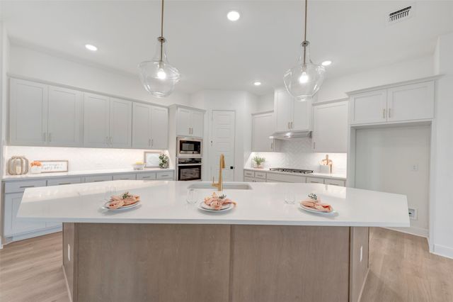 2090 Spotted Fawn Drive, Arlington, TX 76005