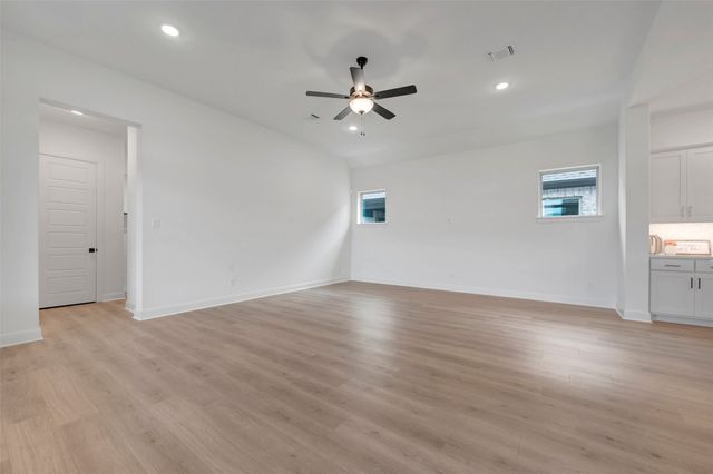 2090 Spotted Fawn Drive, Arlington, TX 76005