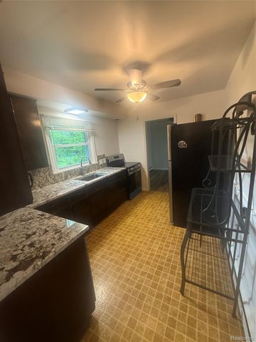 25626 Dunbar Street, Southfield, MI 48033