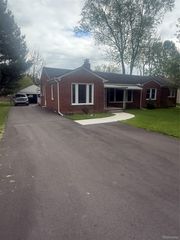 25626 Dunbar Street, Southfield, MI 48033