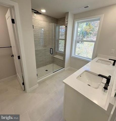 20 GRAYSON LN, Downingtown, PA 19335