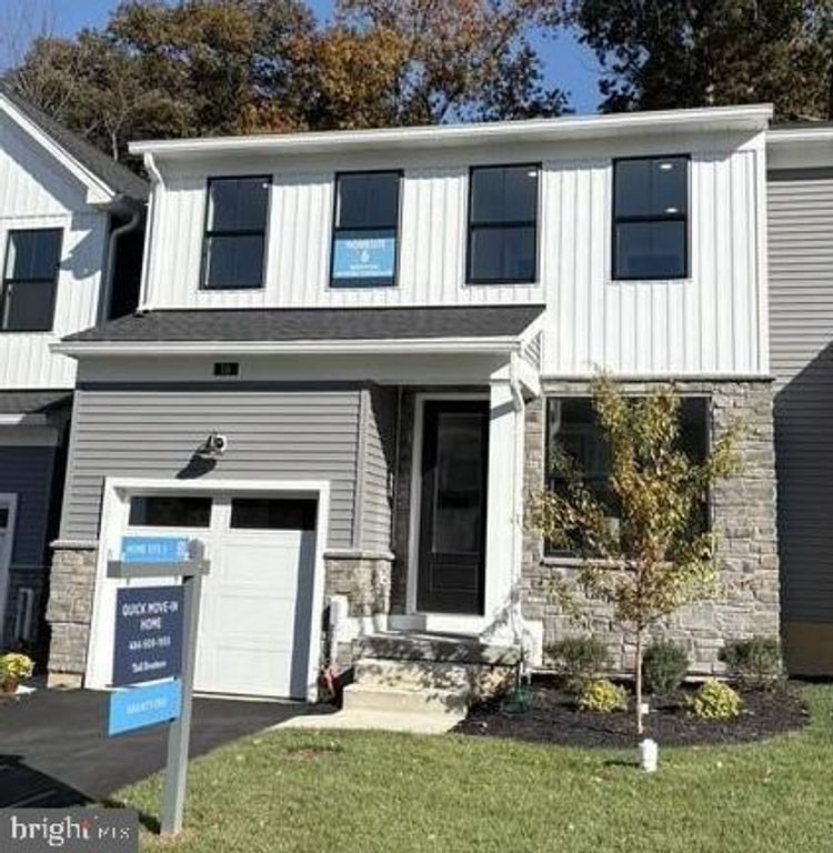 20 GRAYSON LN, Downingtown, PA 19335