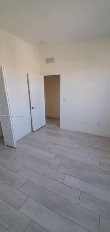 652 NE 191st Terrace 0, Miami, FL 33179