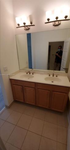652 NE 191st Terrace 0, Miami, FL 33179