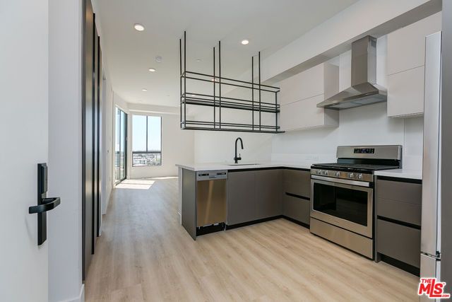 3833 Dunn 403, Culver City, CA 90232