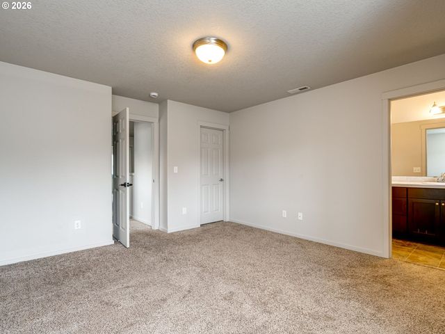 1427 Ne 83RD Dr, Vancouver, WA 98665