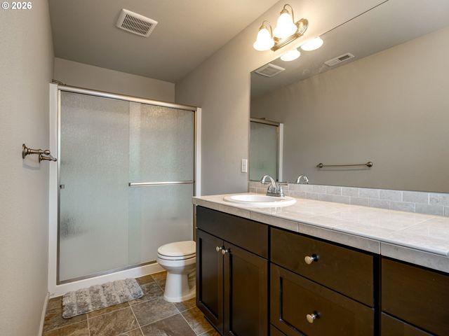 1427 Ne 83RD Dr, Vancouver, WA 98665