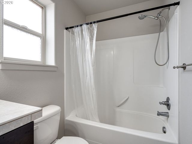 1427 Ne 83RD Dr, Vancouver, WA 98665