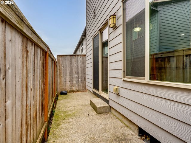 1427 Ne 83RD Dr, Vancouver, WA 98665