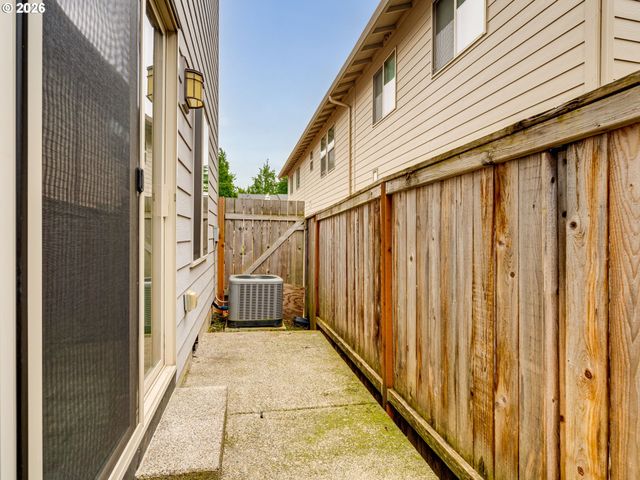 1427 Ne 83RD Dr, Vancouver, WA 98665