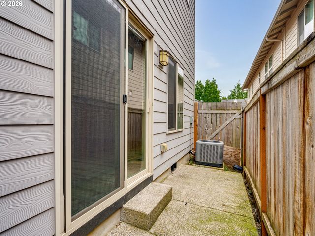 1427 Ne 83RD Dr, Vancouver, WA 98665