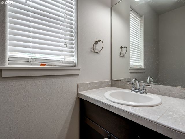 1427 Ne 83RD Dr, Vancouver, WA 98665