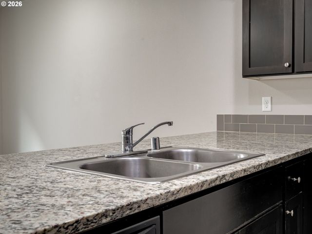 1427 Ne 83RD Dr, Vancouver, WA 98665