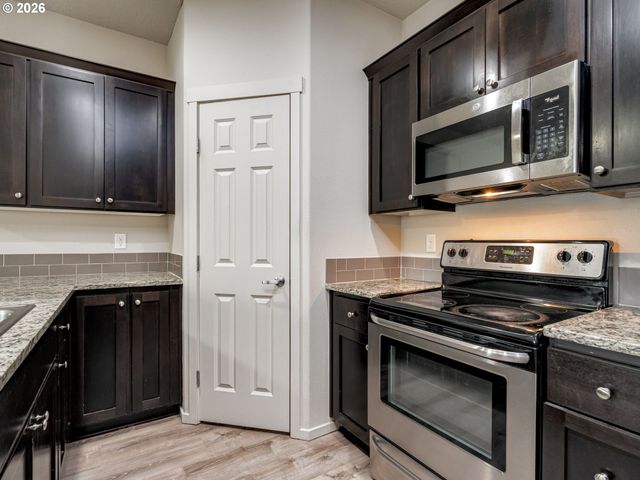 1427 Ne 83RD Dr, Vancouver, WA 98665