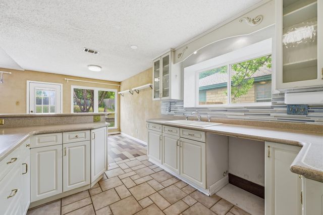 16415 Lone Wolf DR, Leander, TX 78641