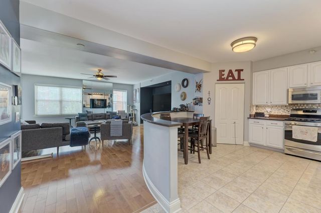 1 Itasca Place 211, Itasca, IL 60143