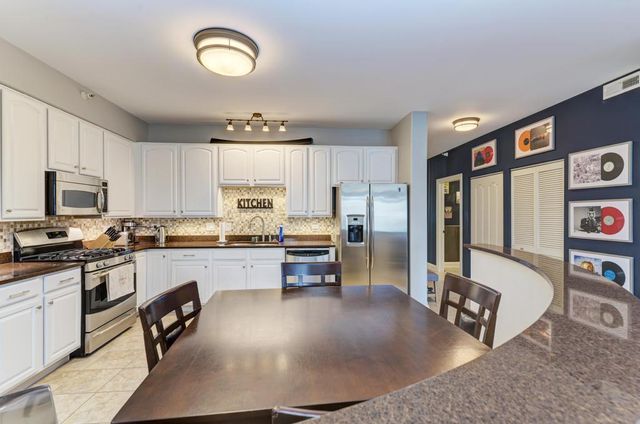 1 Itasca Place 211, Itasca, IL 60143