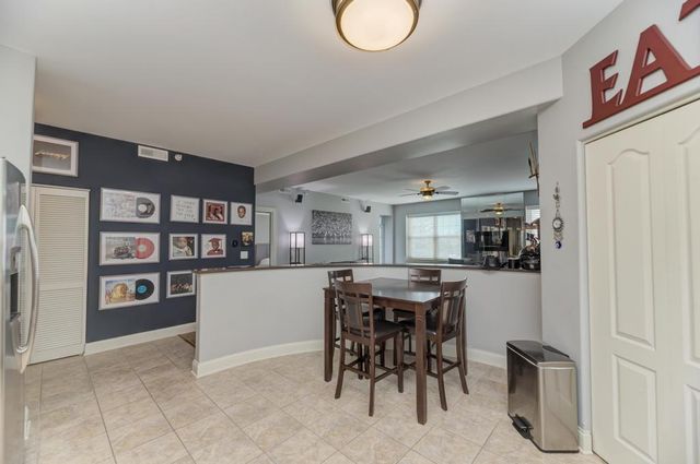 1 Itasca Place 211, Itasca, IL 60143