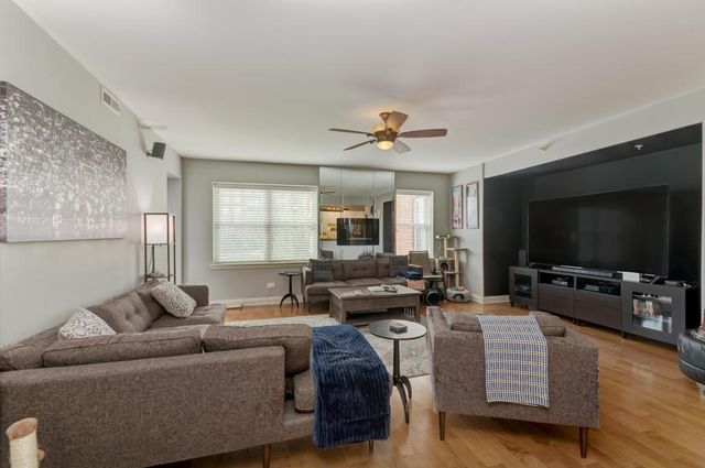 1 Itasca Place 211, Itasca, IL 60143