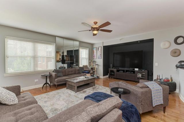 1 Itasca Place 211, Itasca, IL 60143