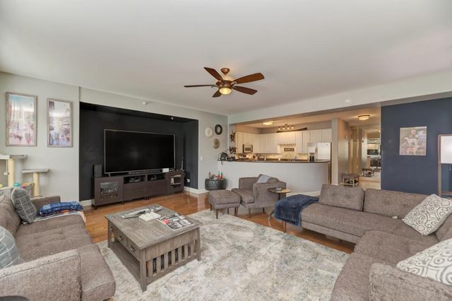 1 Itasca Place 211, Itasca, IL 60143