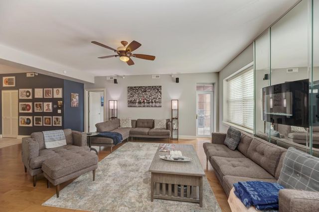 1 Itasca Place 211, Itasca, IL 60143