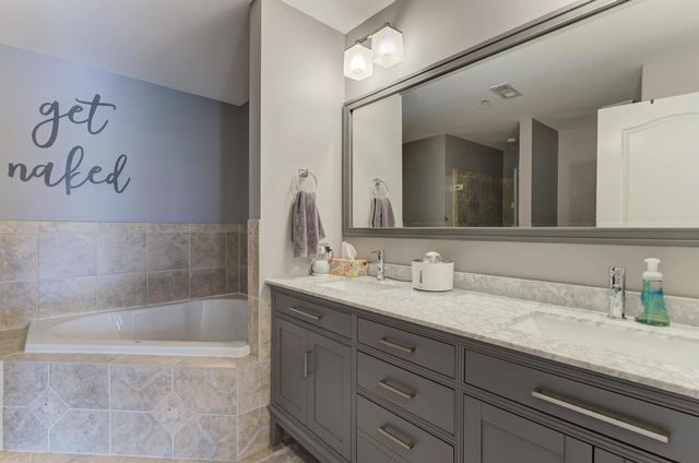 1 Itasca Place 211, Itasca, IL 60143