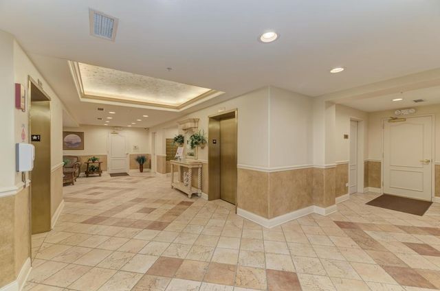 1 Itasca Place 211, Itasca, IL 60143