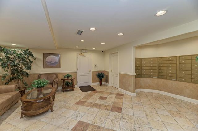 1 Itasca Place 211, Itasca, IL 60143