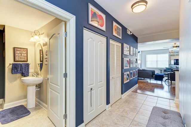 1 Itasca Place 211, Itasca, IL 60143