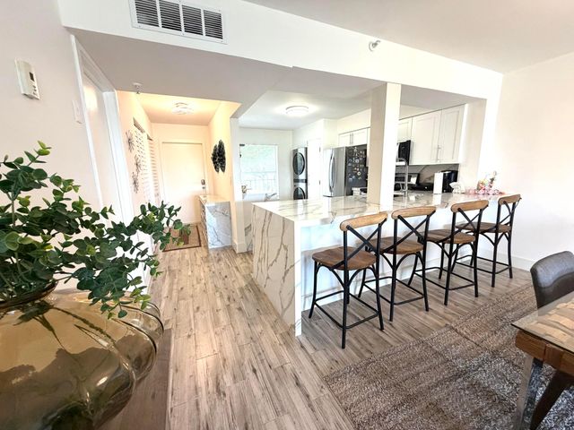 4550 NW 18th Avenue 304, Pompano Beach, FL 33064