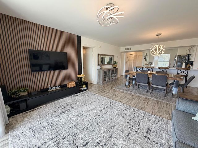 4550 NW 18th Avenue 304, Pompano Beach, FL 33064