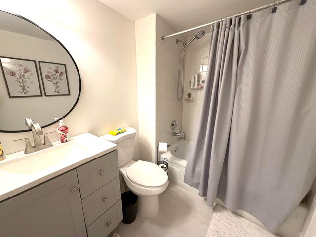 4550 NW 18th Avenue 304, Pompano Beach, FL 33064