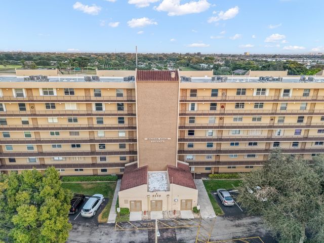 4550 NW 18th Avenue 304, Pompano Beach, FL 33064