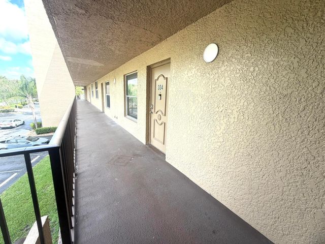 4550 NW 18th Avenue 304, Pompano Beach, FL 33064