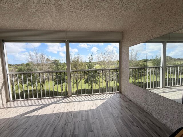 4550 NW 18th Avenue 304, Pompano Beach, FL 33064